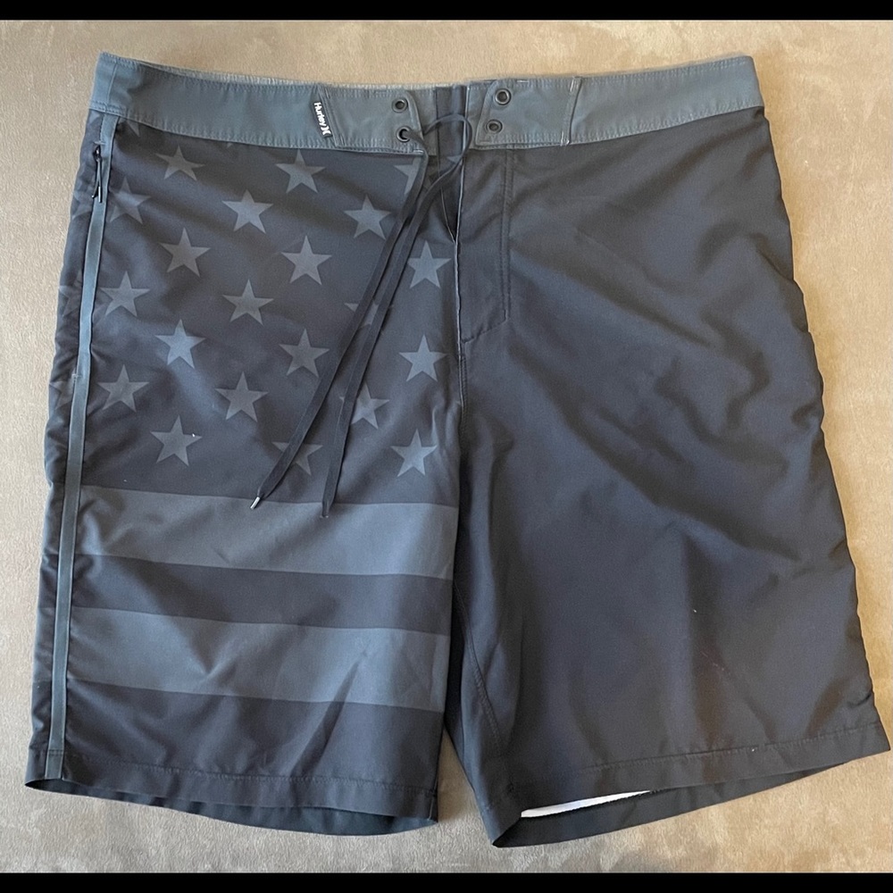 Men’s swim trunk